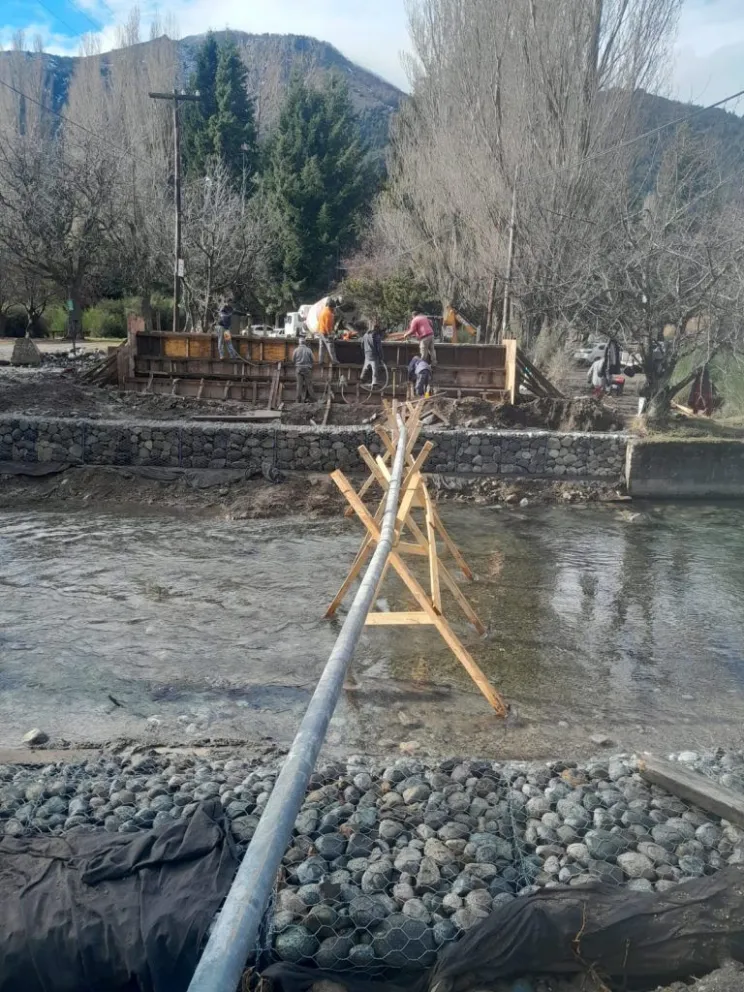 En agosto podría estar terminado el puente de Villa Los Coihues