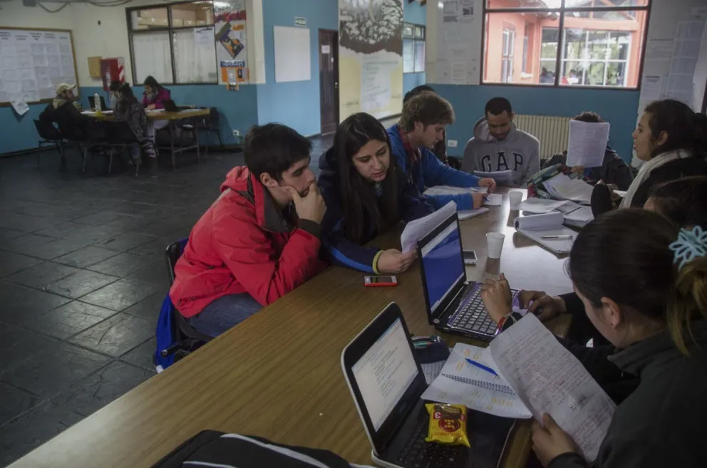 Adultos podrán inscribirse en la universidad sin haber terminado el secundario