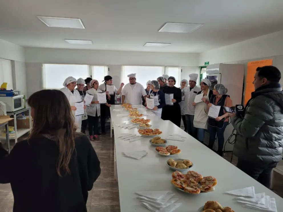 Finalizaron los talleres de auxiliar de cocina y mantenimiento de instalaciones hoteleras