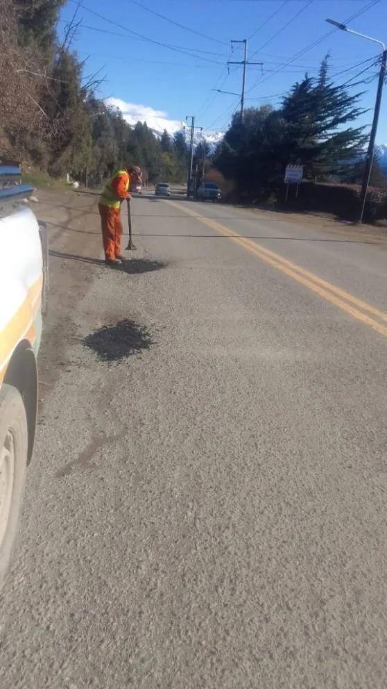 Intensifican tareas de bacheo en Bariloche