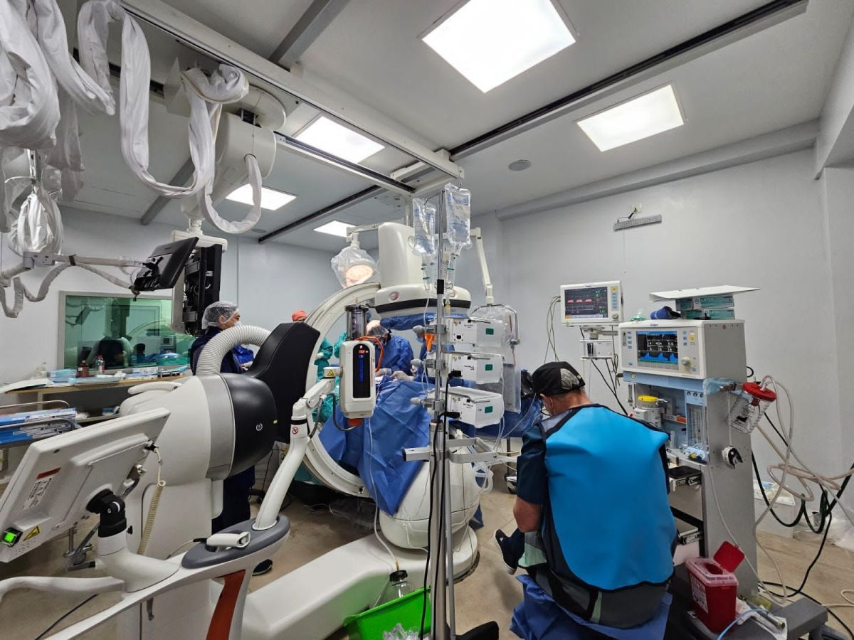 Médicos de Bariloche realizaron un exitoso implante para tratar un aneurisma 