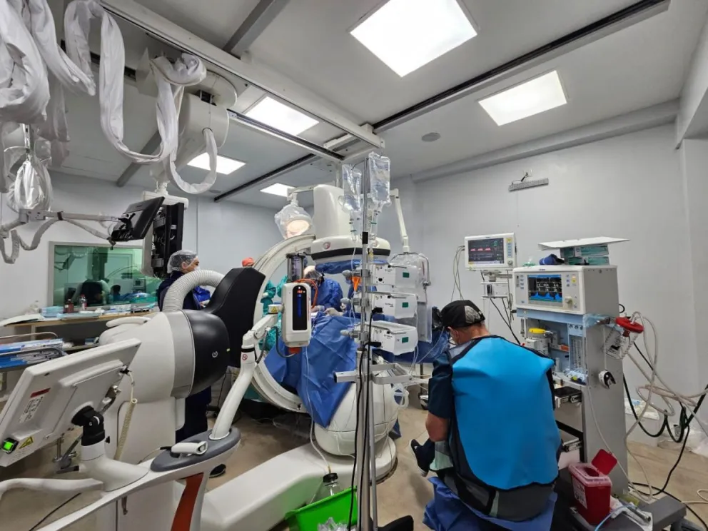 Médicos de Bariloche realizaron un exitoso implante para tratar un aneurisma 