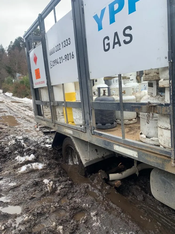 Una obra de gas inconclusa impide la movilidad de vecinos del Oeste