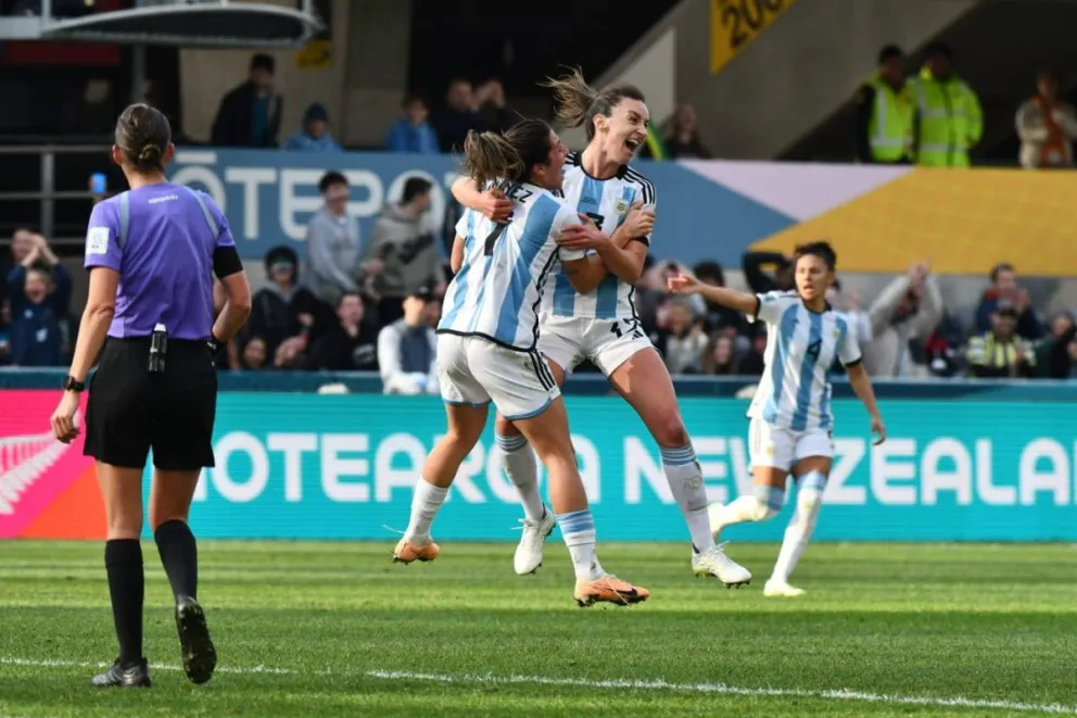 Las chicas reaccionaron, empataron ante Sudáfrica y sumaron en el Mundial