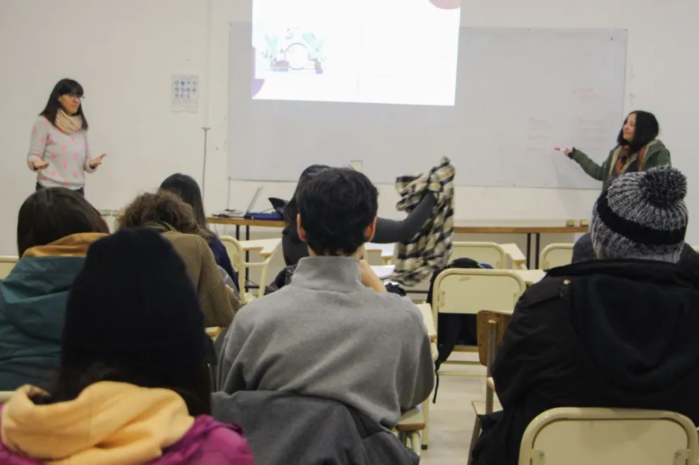 Brindan talleres pre-universitarios gratuitos para estudiantes de secundaria 