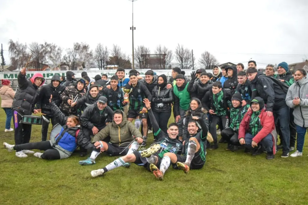 ¡Chicago lo hizo! Goleada, título y pase al Regional Amateur