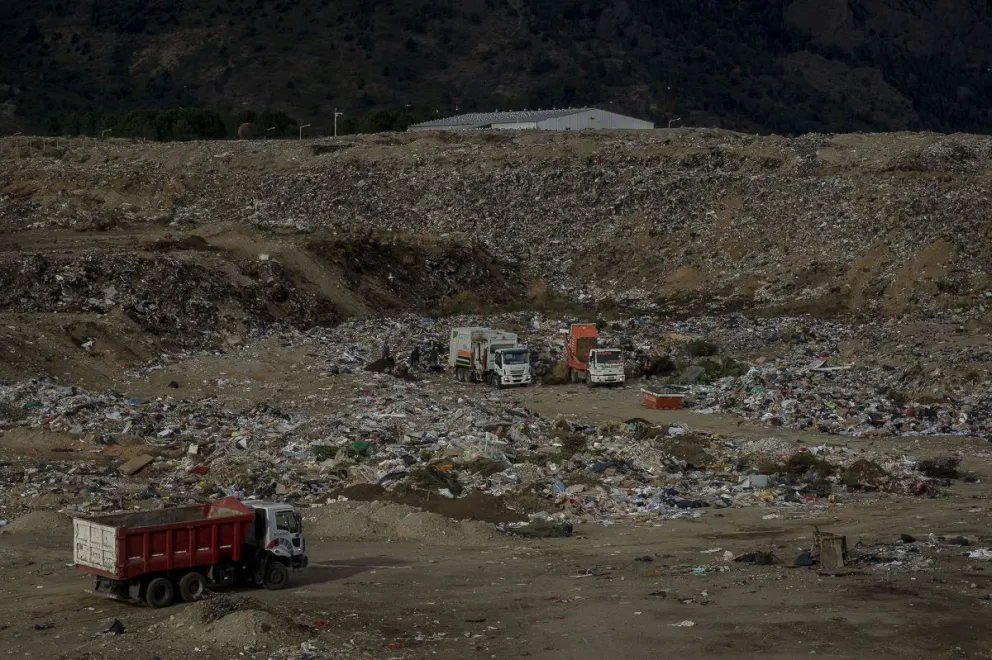 “Una fábrica de asfalto o cementera debe contar con un estudio de impacto ambiental y licencia social”