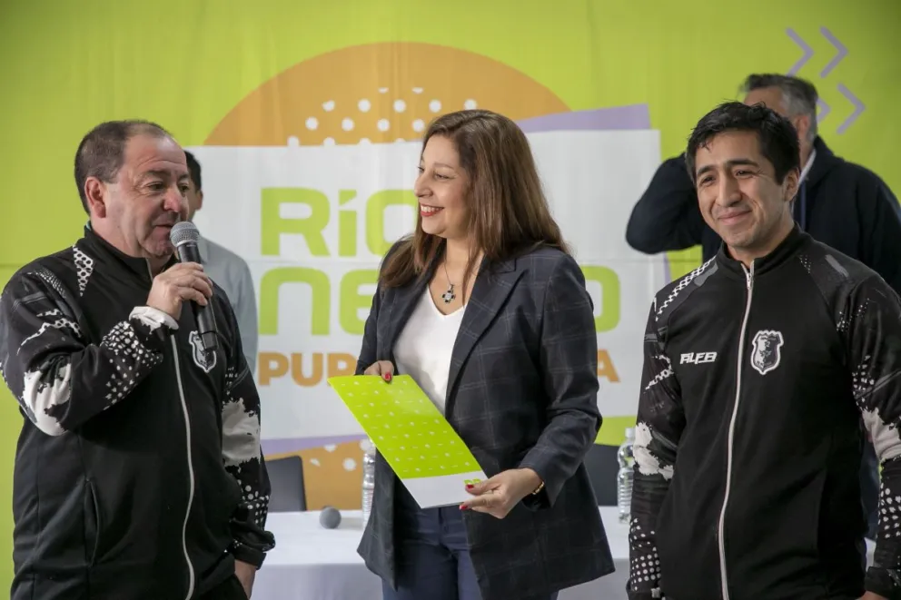 Familias de Bariloche recibieron el título de propiedad de su vivienda