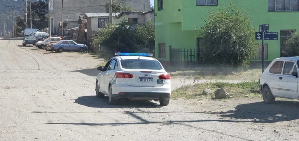 Armados con cuchillos, intentaron ingresar por la fuerza a una vivienda
