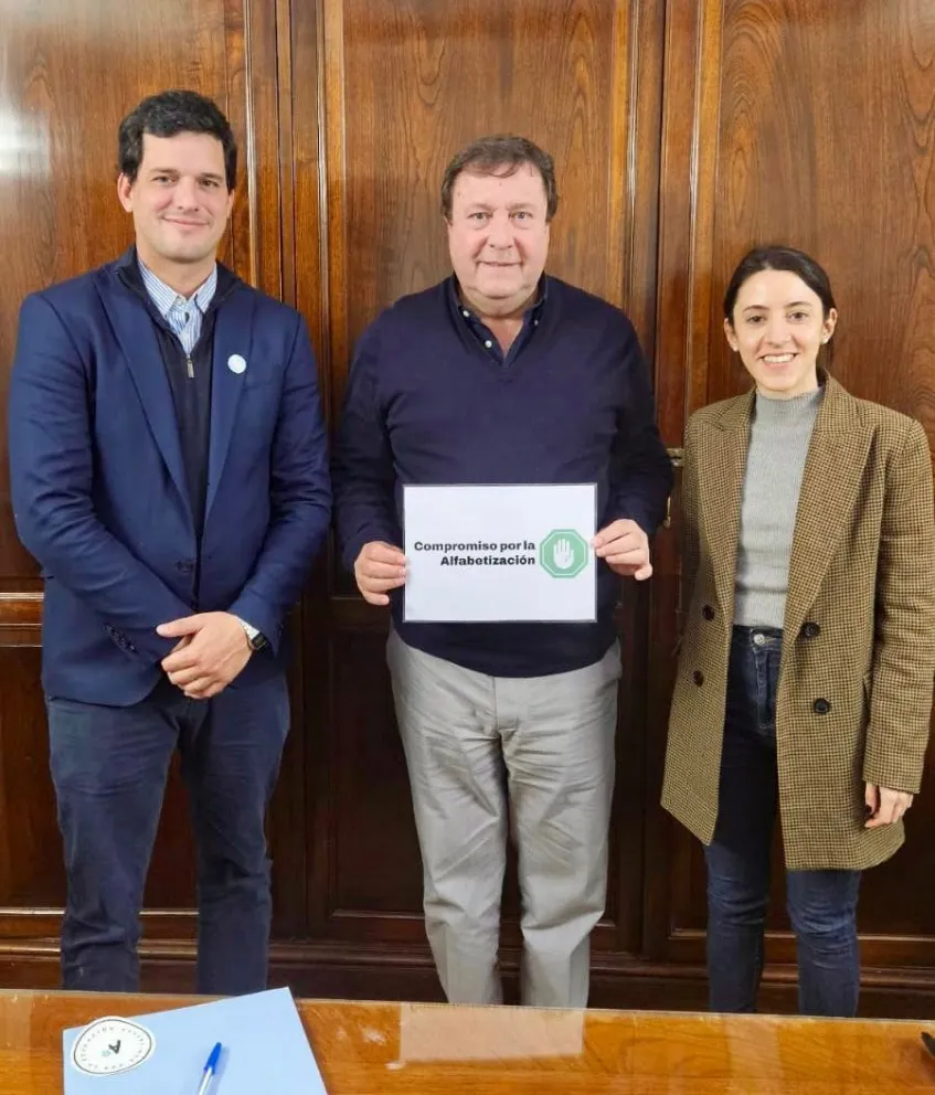 Alberto Weretilneck se suma a la campaña nacional de alfabetización 