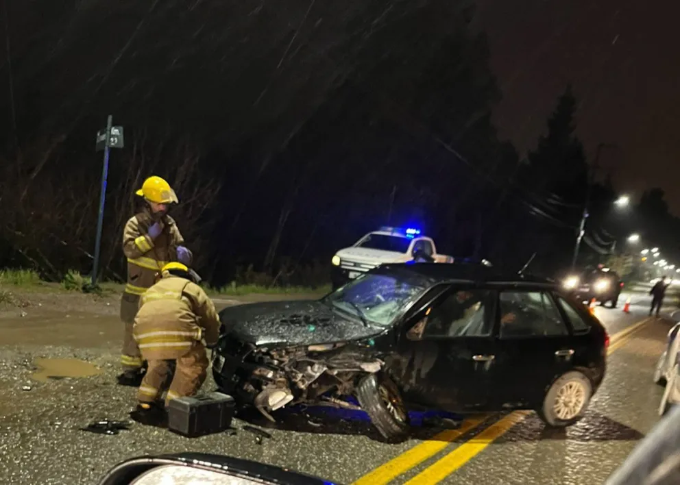 Accidente vehicular en el kilómetro 2,600 de Pioneros 