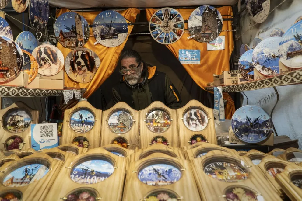 Los malabares que realizan los artesanos para enfrentar la crisis económica