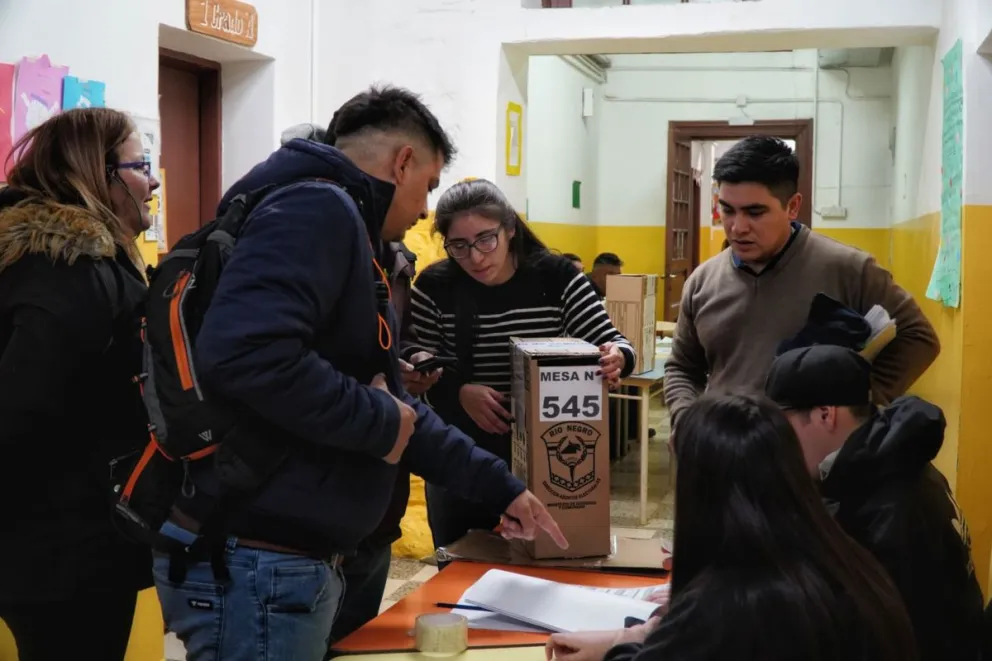Comenzaron las elecciones y Bariloche elige intendente
