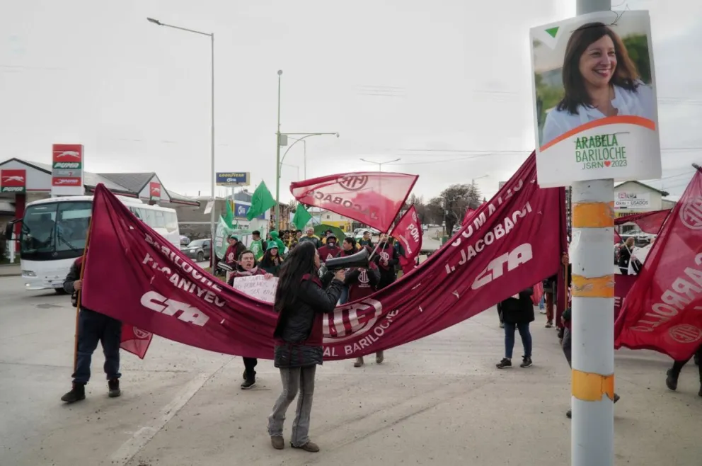 Exigen que la reducción de la jornada laboral se genere también en el Estado
