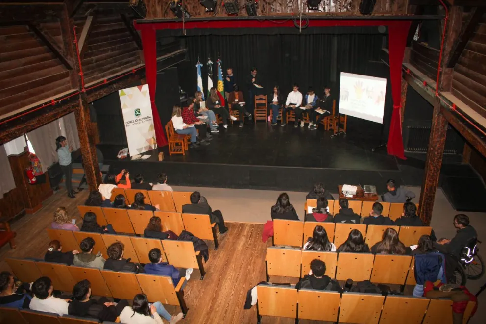 Estudiantes de diversas escuelas participaron del programa "Concejal por un día"