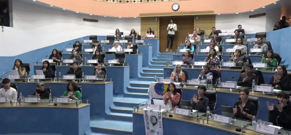 Estudiantes locales expusieron en la Legislatura 