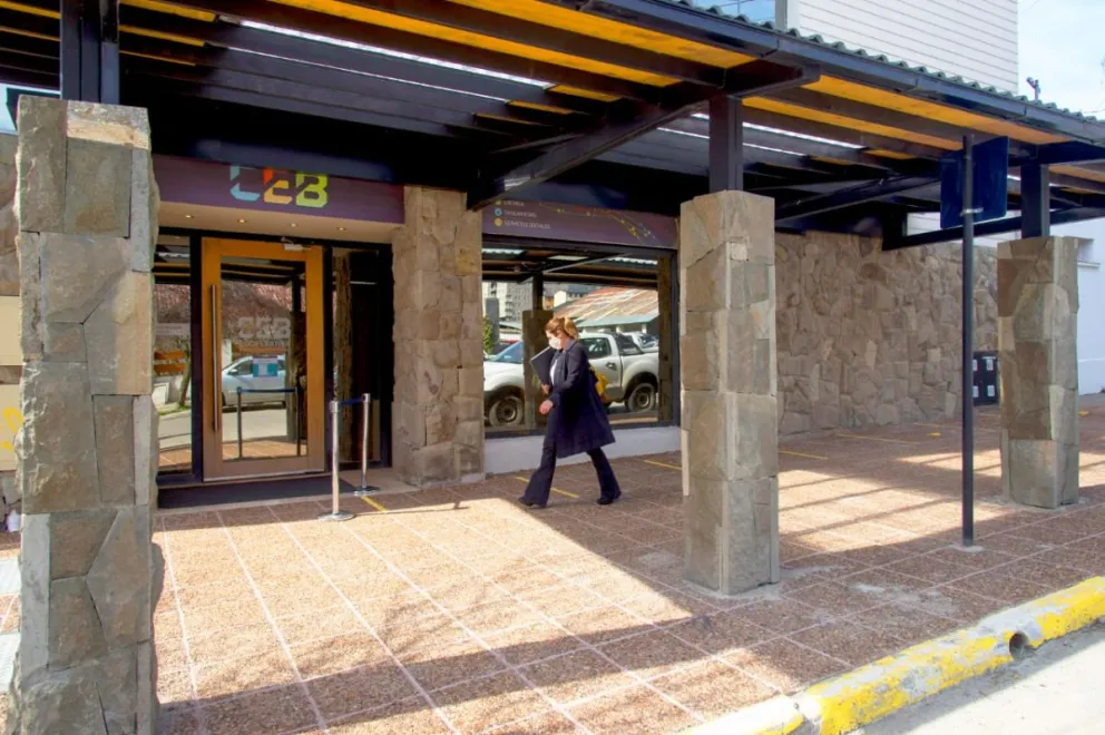 La CEB participó en reuniones para la entrega de viviendas del IPPV