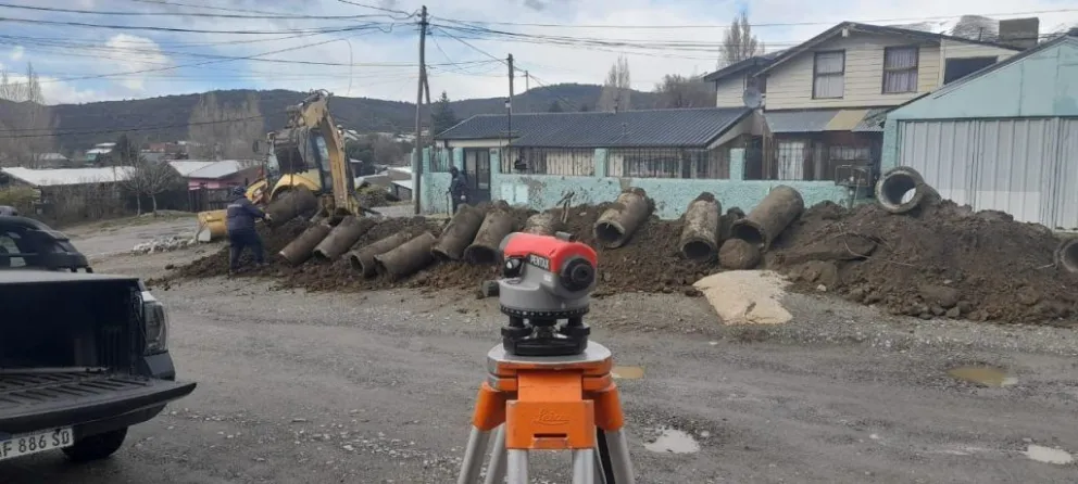 Por el alto nivel de precipitaciones, reemplazaron un pluvial del barrio Perito Moreno