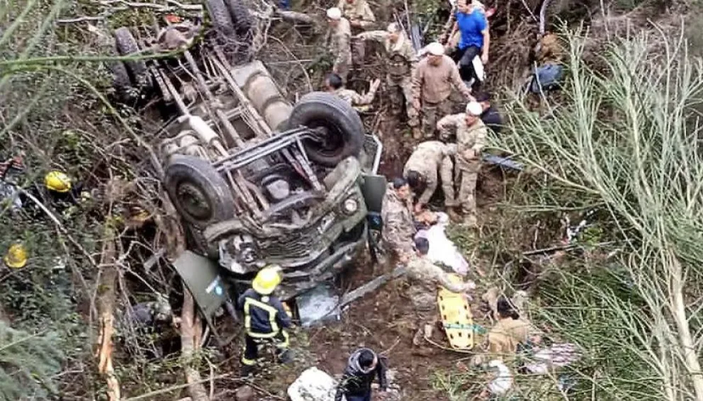 Volcó un camión del Ejercito: soldados muertos y varios heridos 