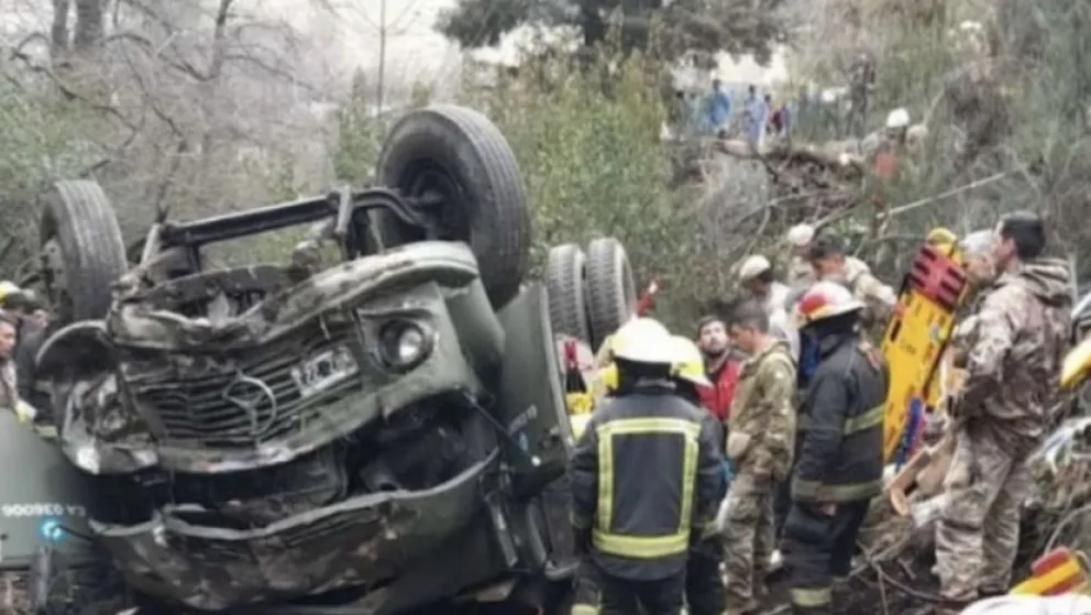 Investigan las causas del vuelco del camión del Ejercito Argentino