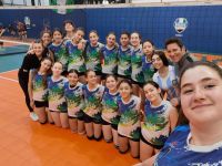 Los planteles Sub14 y Sub16 de Bariloche Volety Club, Abajo, el Sub18, Fotos: gentileza prensa Liga Voley.