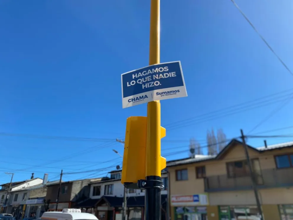 A casi un mes de las elecciones, todavía queda propaganda política en las calles