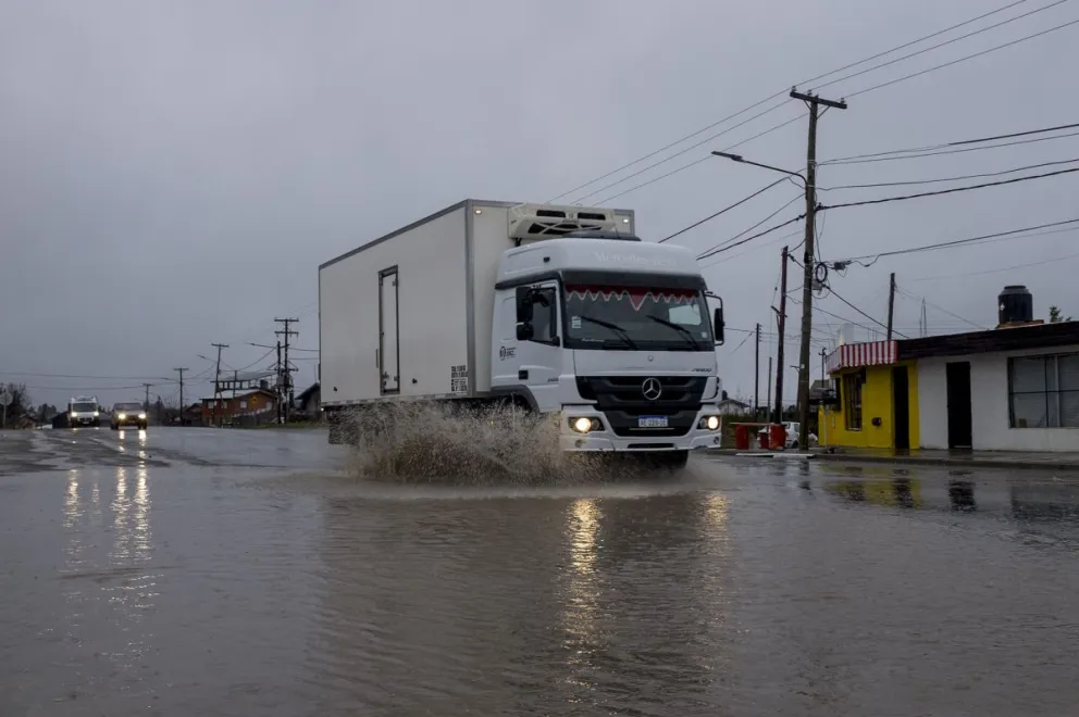 Las intensas lluvias comenzaron este domingo y se mantendrán durante todo el lunes. Foto: ilustrativa Marcelo Martínez.