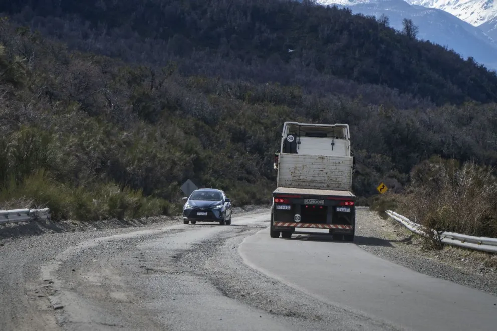 A pesar de los diversos trabajos de bacheos y reparaciones, el estado de la ruta continúa siendo deplorable. Foto: Archivo, Marcelo Martínez.