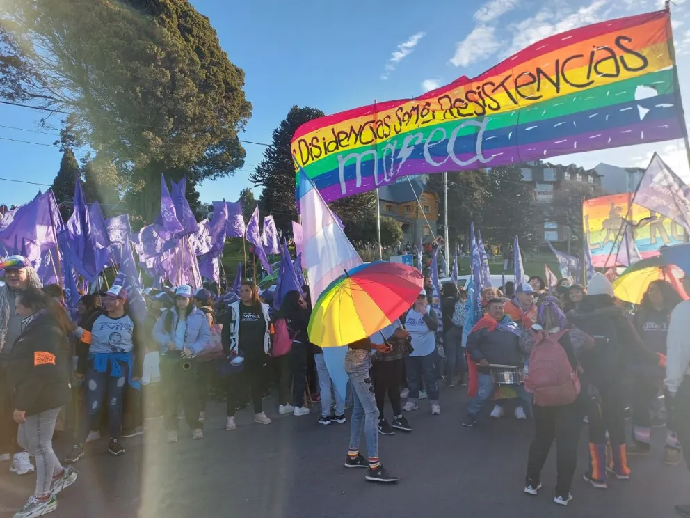 Miles de personas coparon las calles para marchar contra los travesticidios y transfemicidios