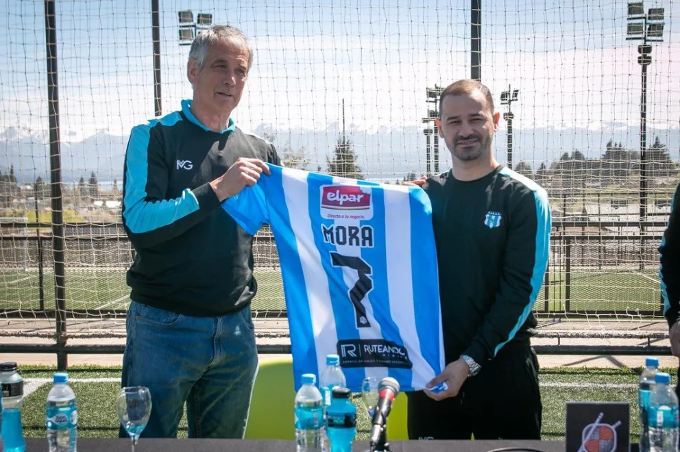 Rodrigo Mora ya está en Alas Argentinas y listo para el debut