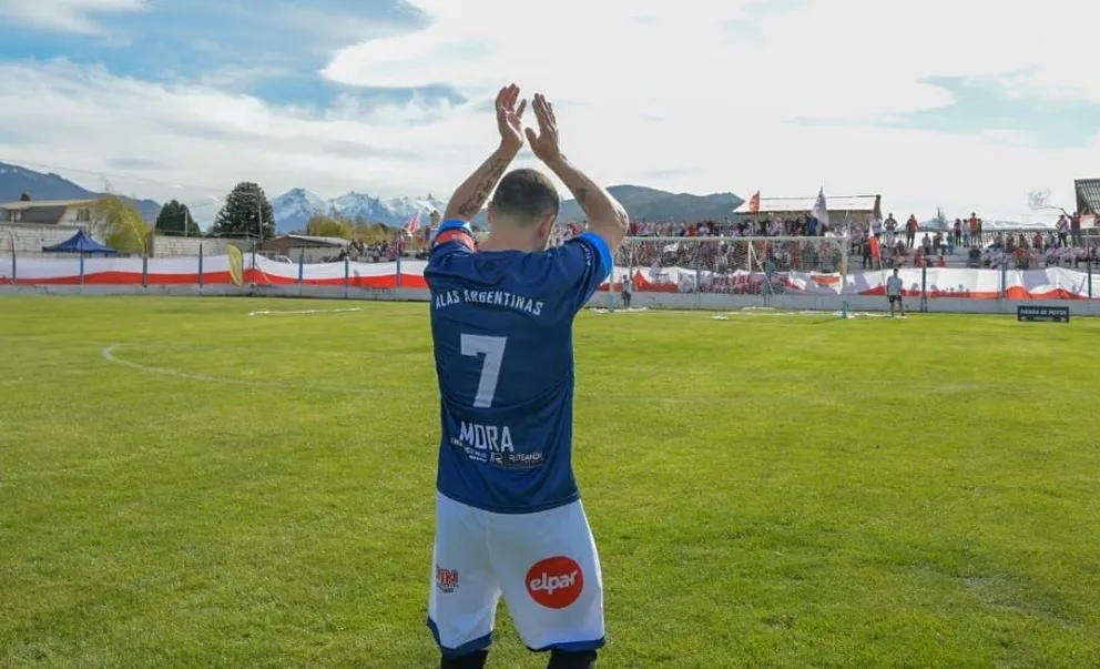 Mora ya mostró su clase goleadora en Alas