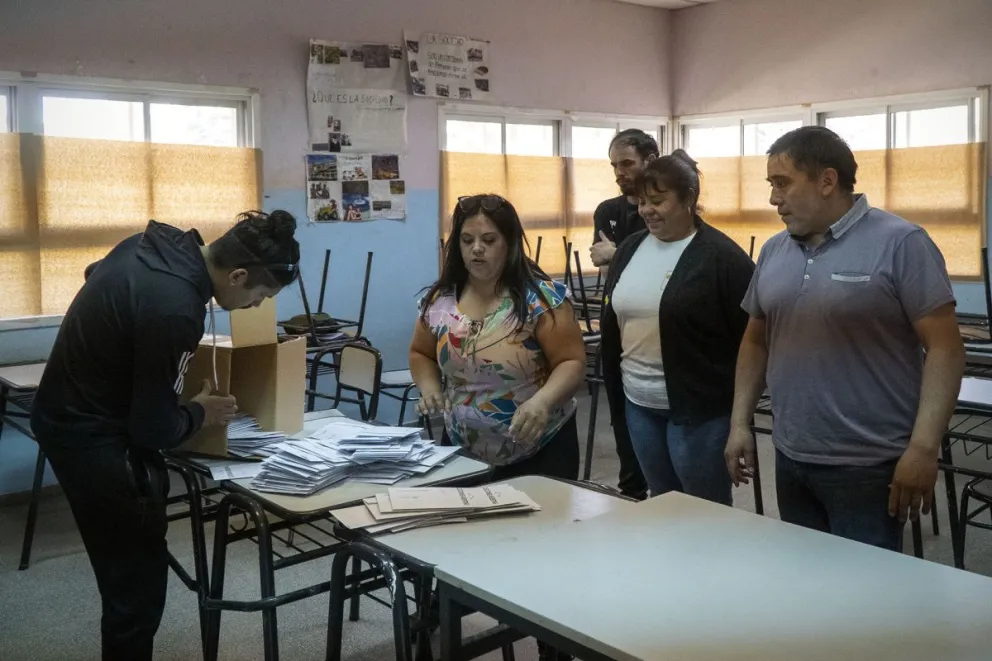 Cerraron los comicios y comenzó el recuento de votos en todo el país