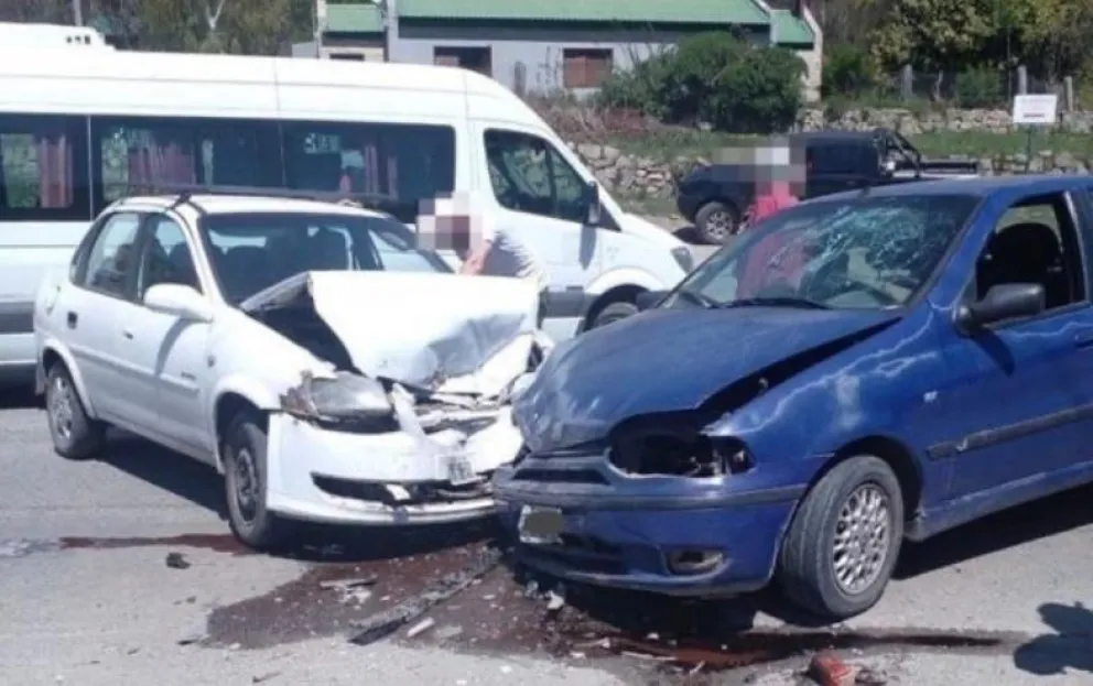 Violenta colisión en el kilómetro 1 de avenida Pioneros
