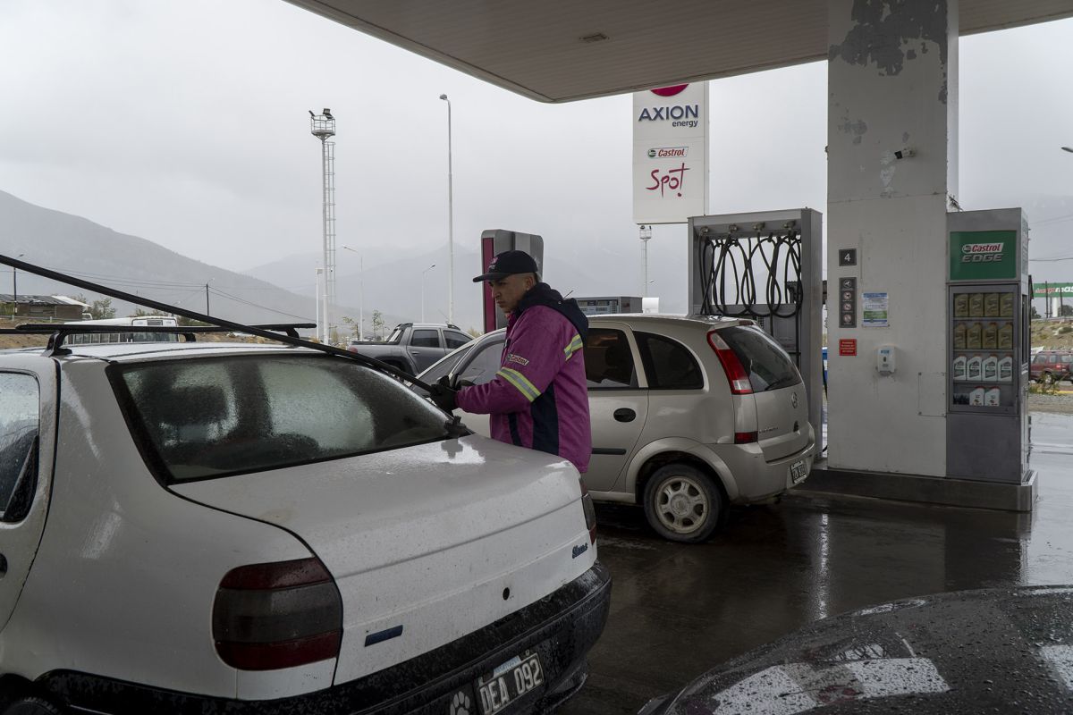 En medio de la crisis por faltante, aumentó el precio del combustible