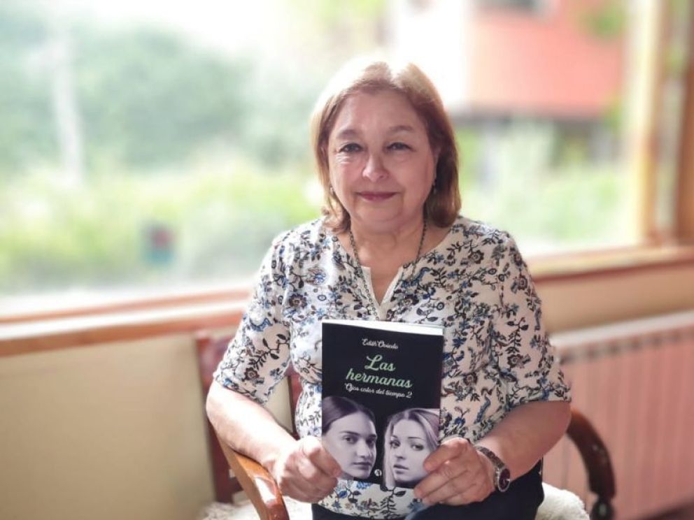 Emotiva presentación de la nueva novela de Edith Oviedo, "Las Hermanas"