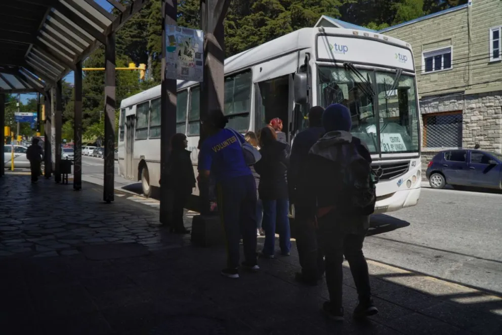 Los colectivos comenzaron a circular normalmente por la ciudad
