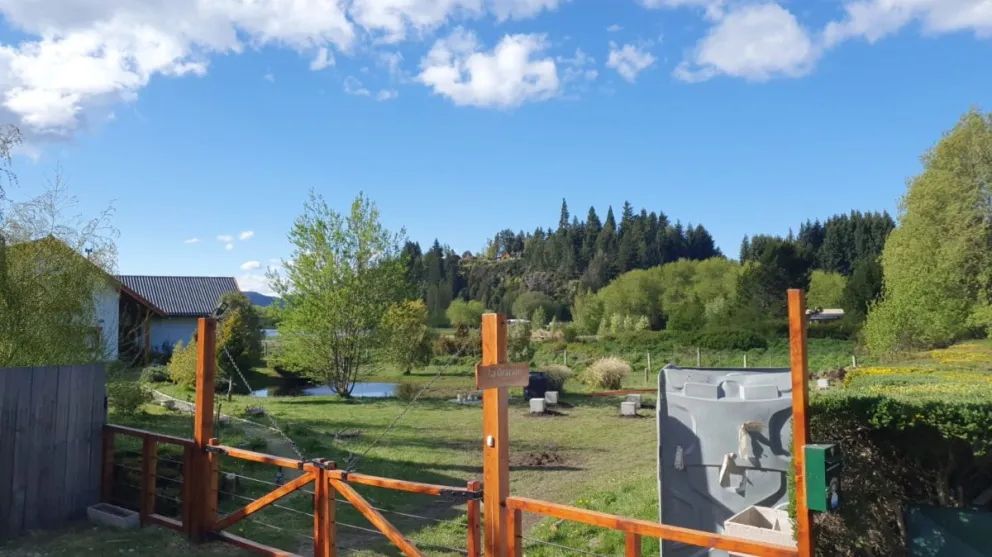 Obra en un mallín: ordenaron retirar los pilotes en 48 horas