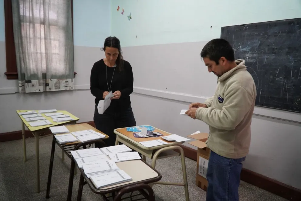 Cerraron los comicios y comenzó el recuento de votos