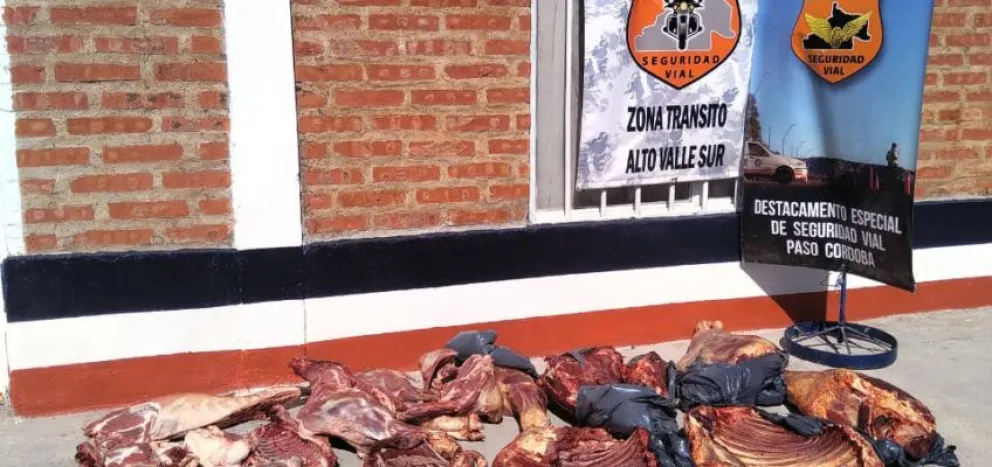 Lo detuvieron en Paso Córdoba por transportar carne ilegalmente y tenía pedido de captura en Bariloche