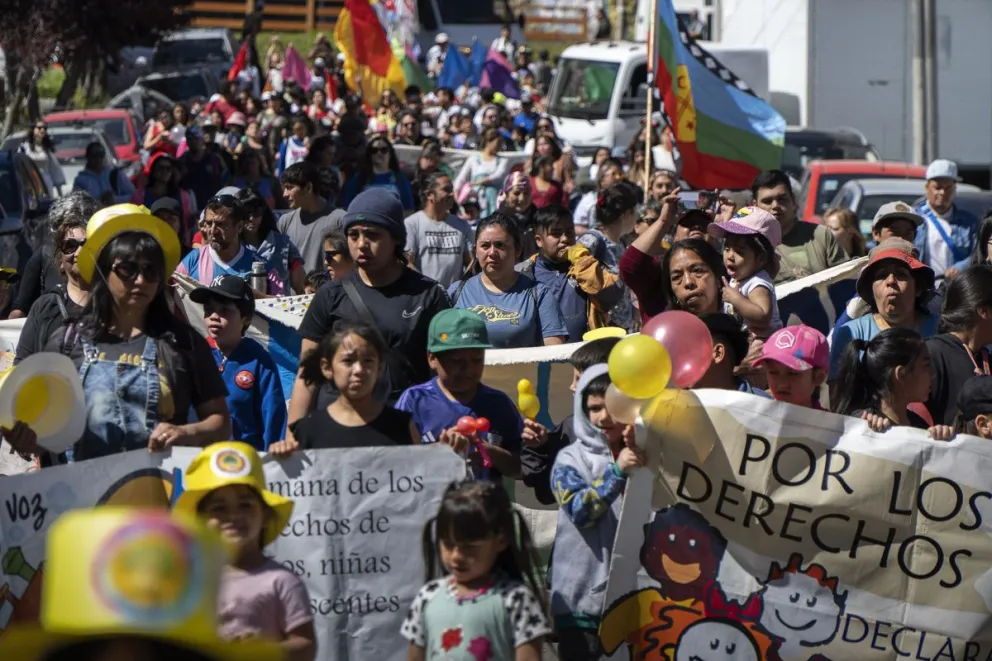 El rol de la democracia y el trabajo social en debate