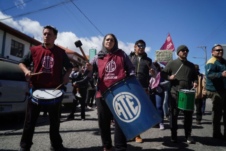 El Gobierno Anunció Que Descontará El Día A Quienes Adhieran Al Paro De Este Jueves Anbariloche 0213