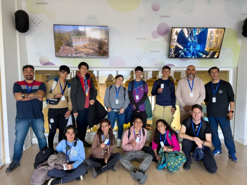 Los ganadores del concurso "Mega Programadores" visitaron el Centro Atómico