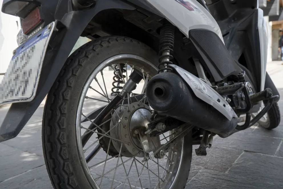 En Bariloche está prohibido circular con escapes libres o adulterados