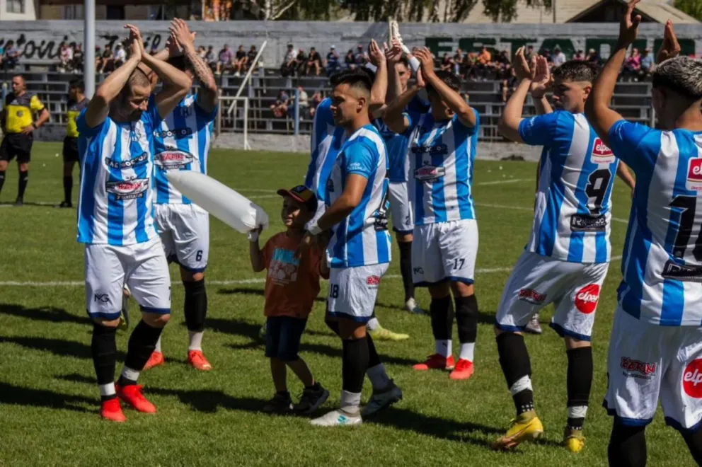 Alas goleó, pero no le alcanzó y quedó eliminado