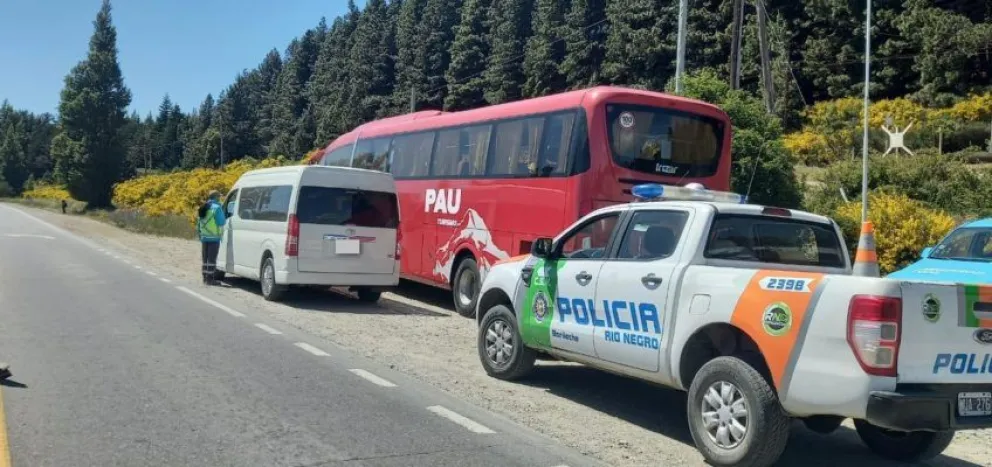 En estado de ebriedad, conducía un colectivo con estudiantes