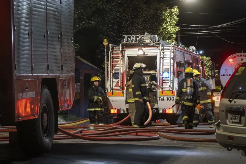Internaron a un bombero que intervino en el incendio en barrio Belgrano