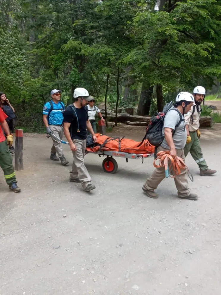 Evacuaron a una turista lesionada en el Gutiérrez