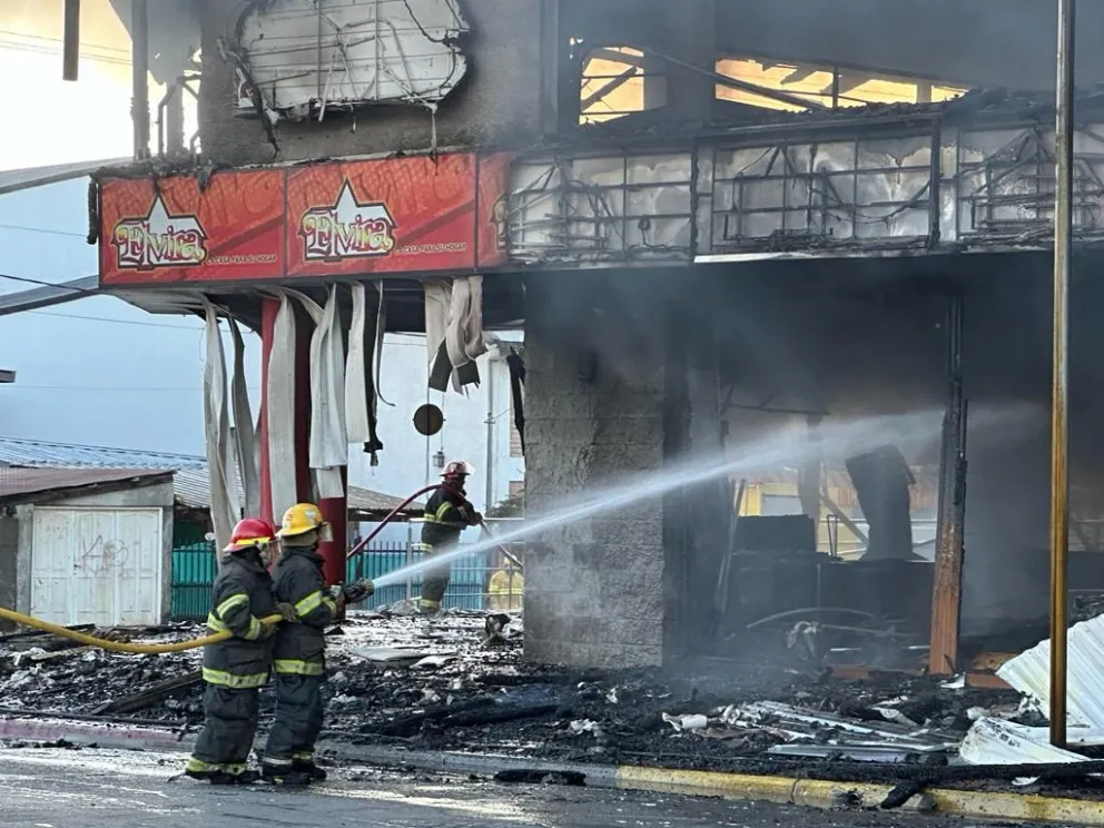 Se desconoce el motivo que originó el incendio de Elvira en El Bolsón