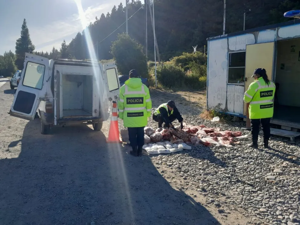 Quiso evadir un control policial porque transportaba carne sin habilitación y fue detenido 
