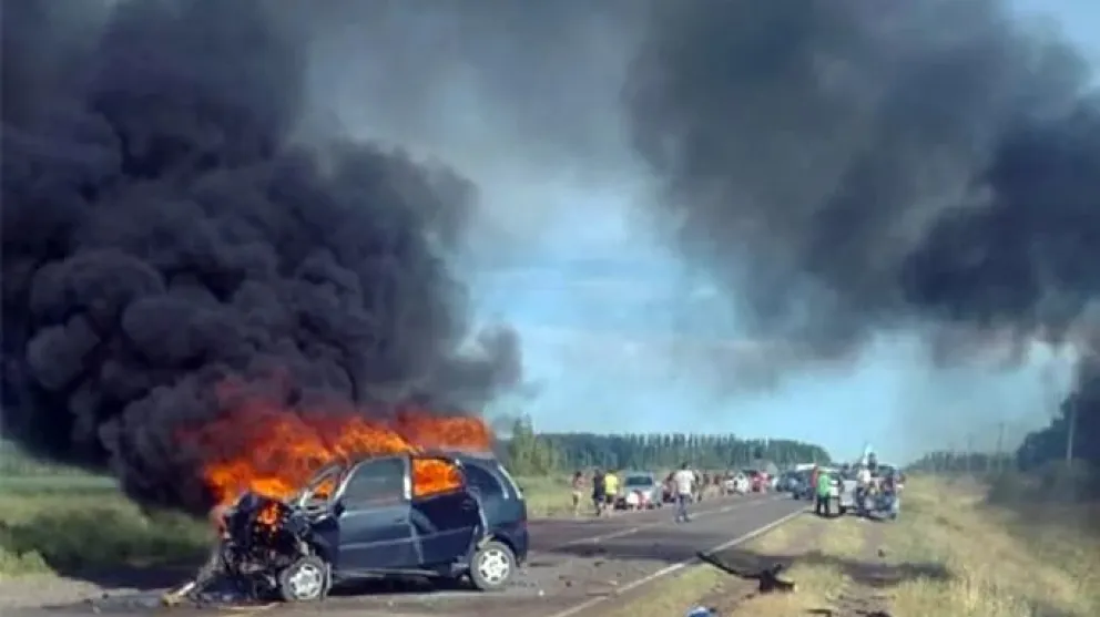 Accidente fatal: tres muertos y una familia barilochense internada en General Roca
